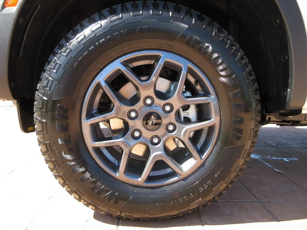 New 2026 Oxford White Ford XLT image 9