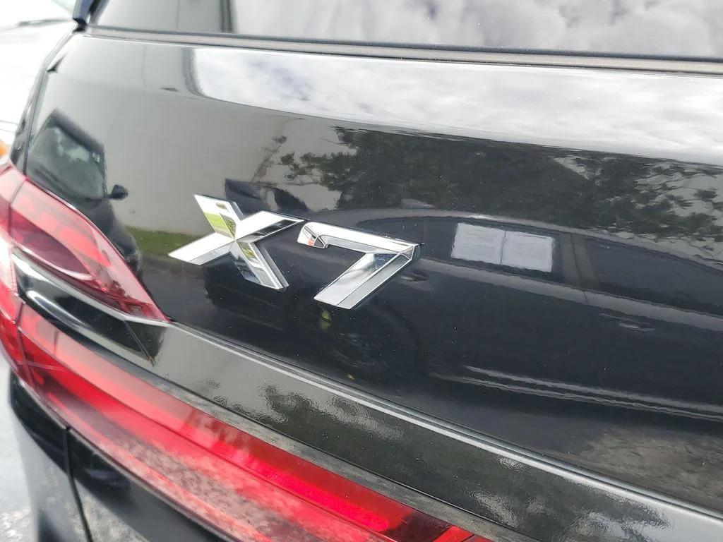 Used 2020 Black BMW xDrive40i image 8