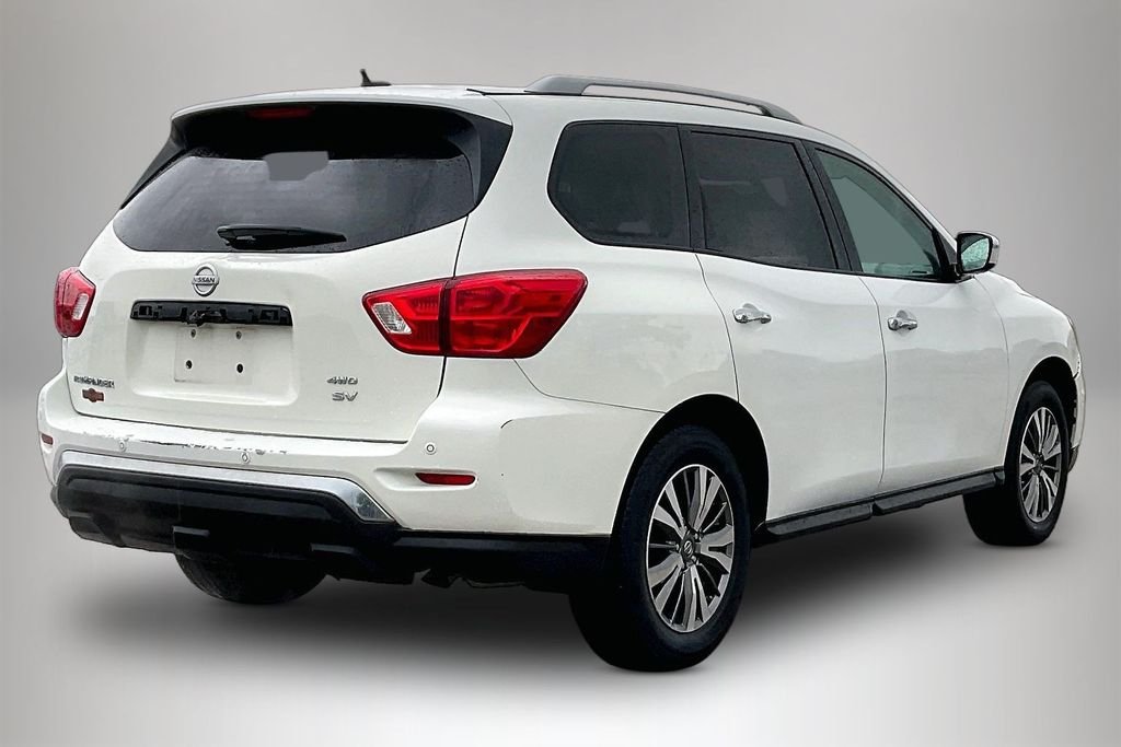 Used 2018 Glacier White Nissan SV image 5