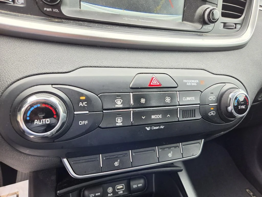 Used 2017 White Kia LX image 18