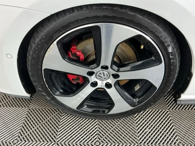 Used 2016  Volkswagen Autobahn image 9