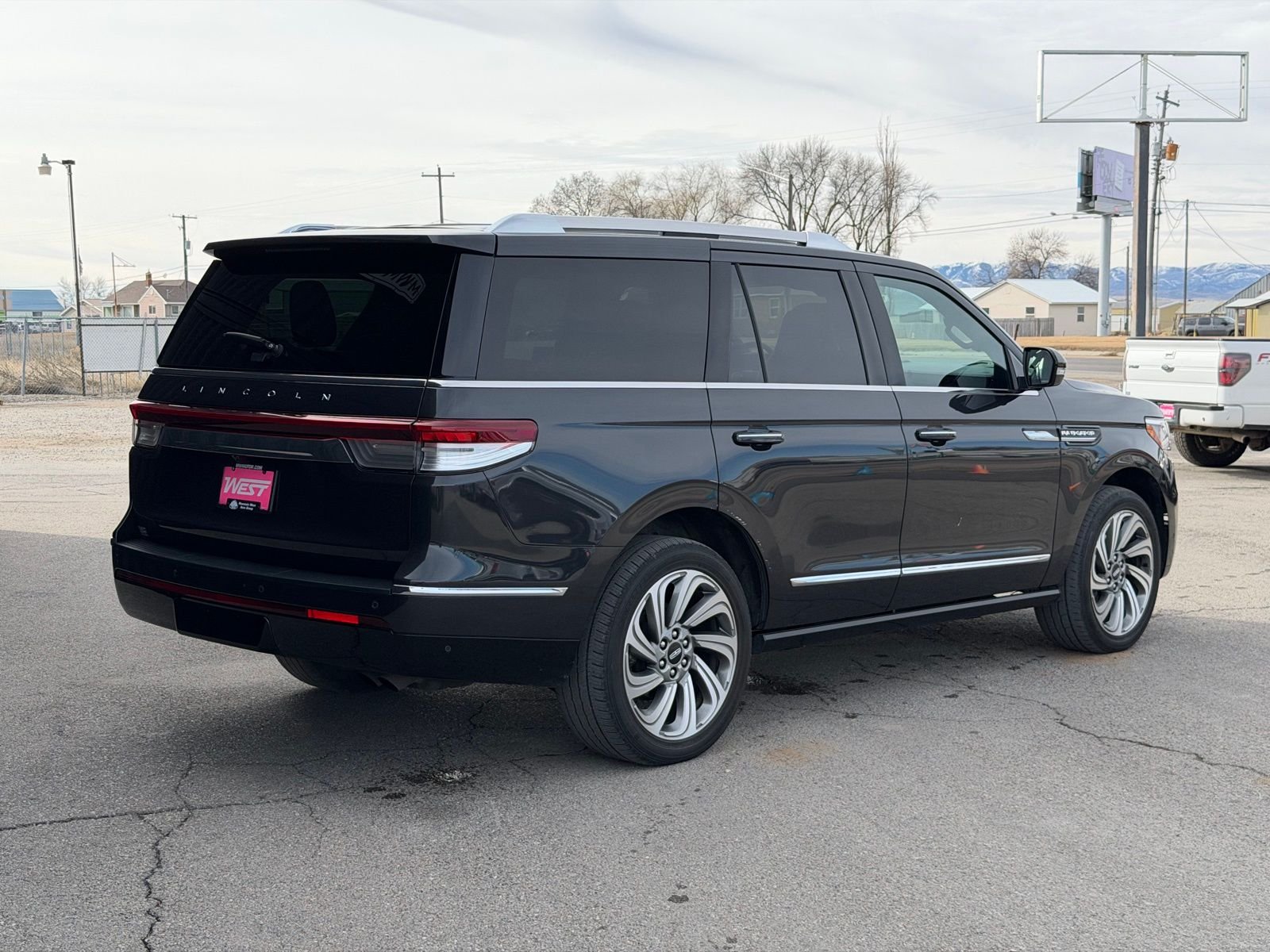 View vehicle photo 7