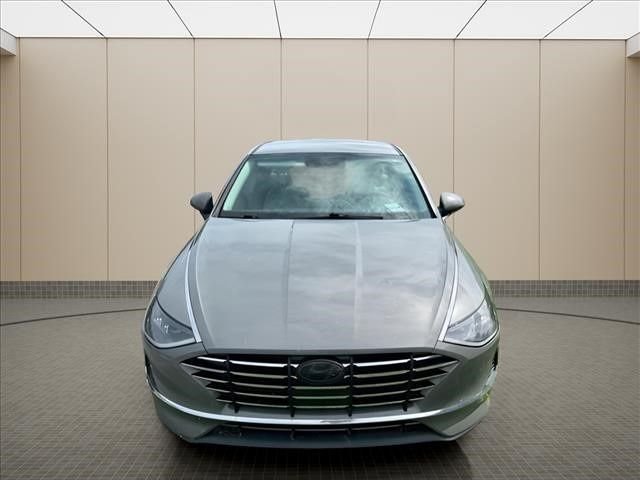 Used 2023 Gray Hyundai SE image 5