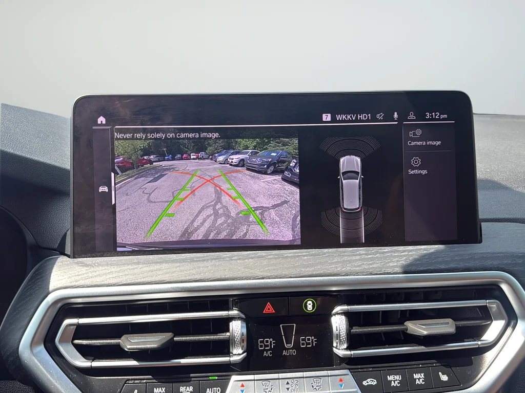 Used 2023 Black BMW xDrive30i image 15