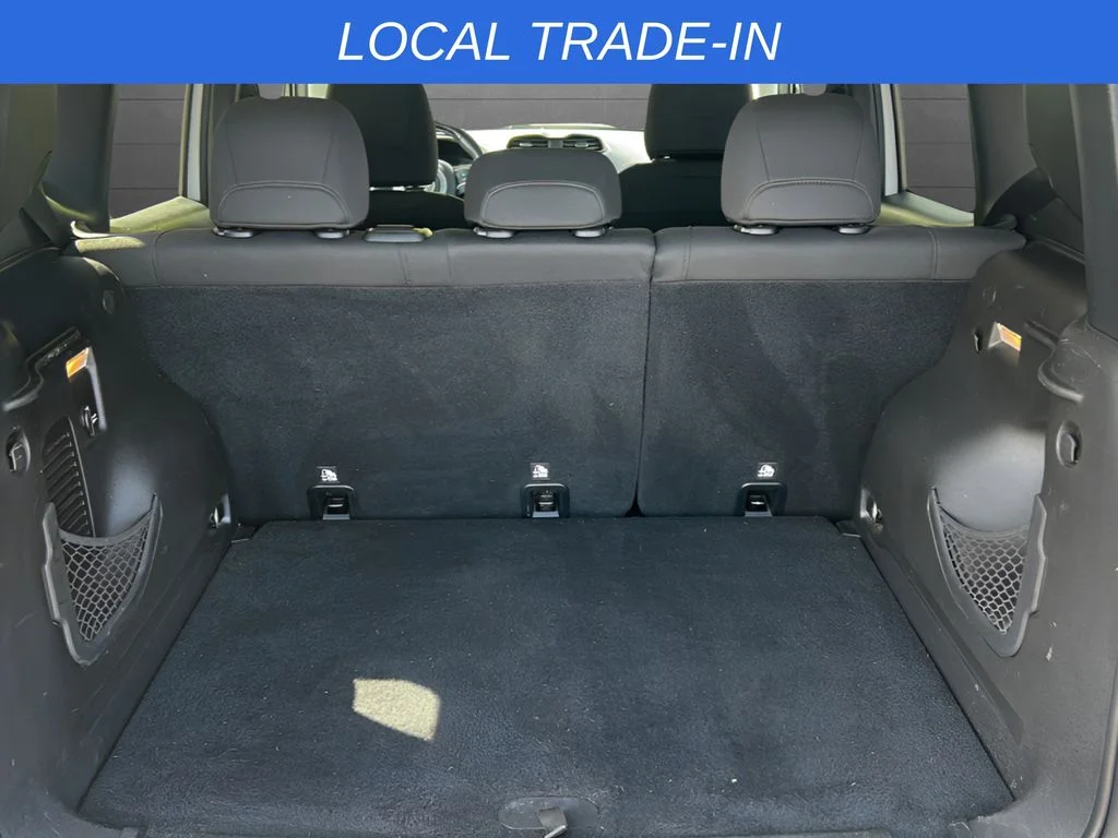 Used 2016 White Jeep Latitude image 12