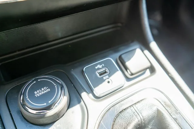 Used 2021 White Jeep Limited image 33