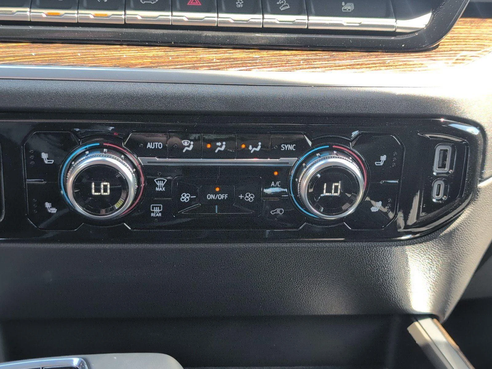 New 2026 Summit White GMC Elevation image 23