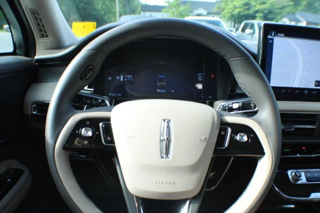 Used 2024 White Lincoln Premiere image 8