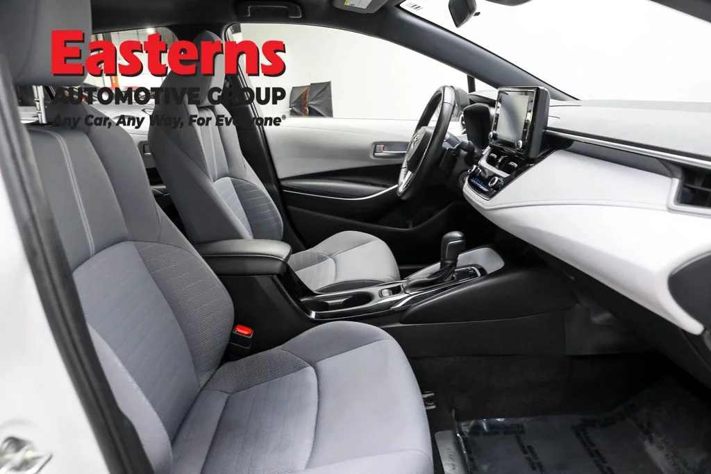 Used 2022 White Toyota SE image 22
