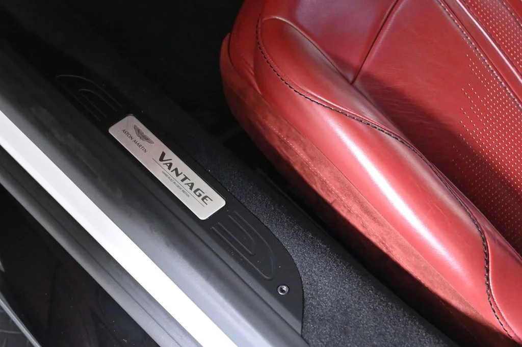 Used 2022 Lunar White Aston Martin Coupe image 20
