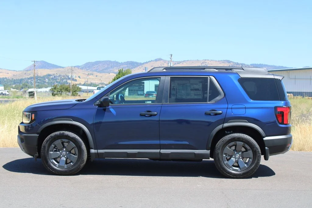 New 2026 Obsidian Blue Pearl Honda RTL image 3