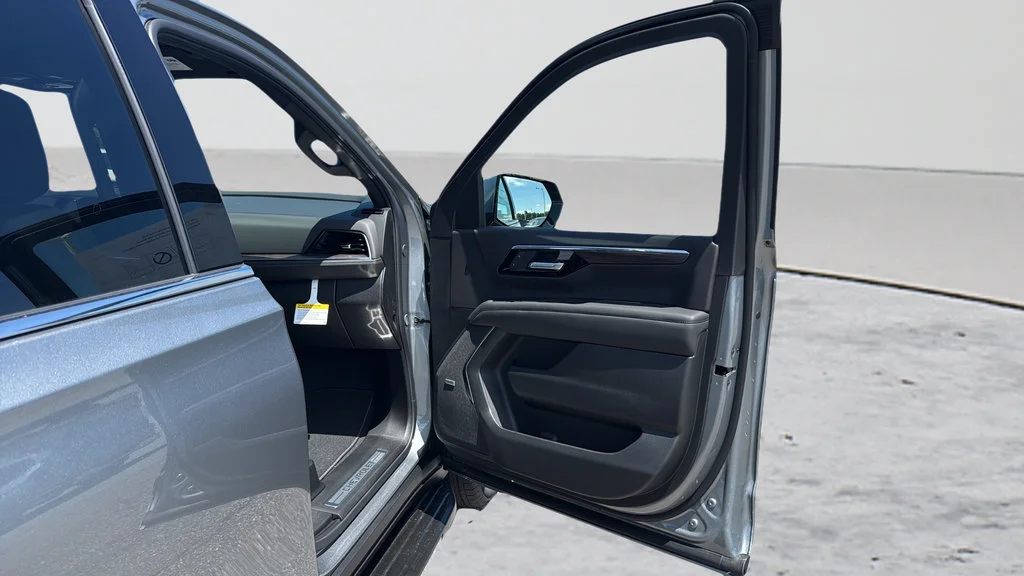 2026 Chevrolet Suburban LT - Photo 23
