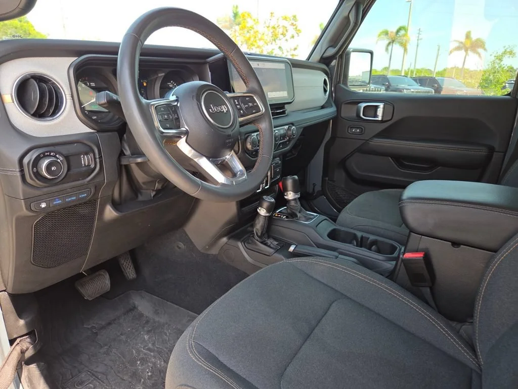 Used 2024 Anvil Clear Coat Jeep Sahara image 29