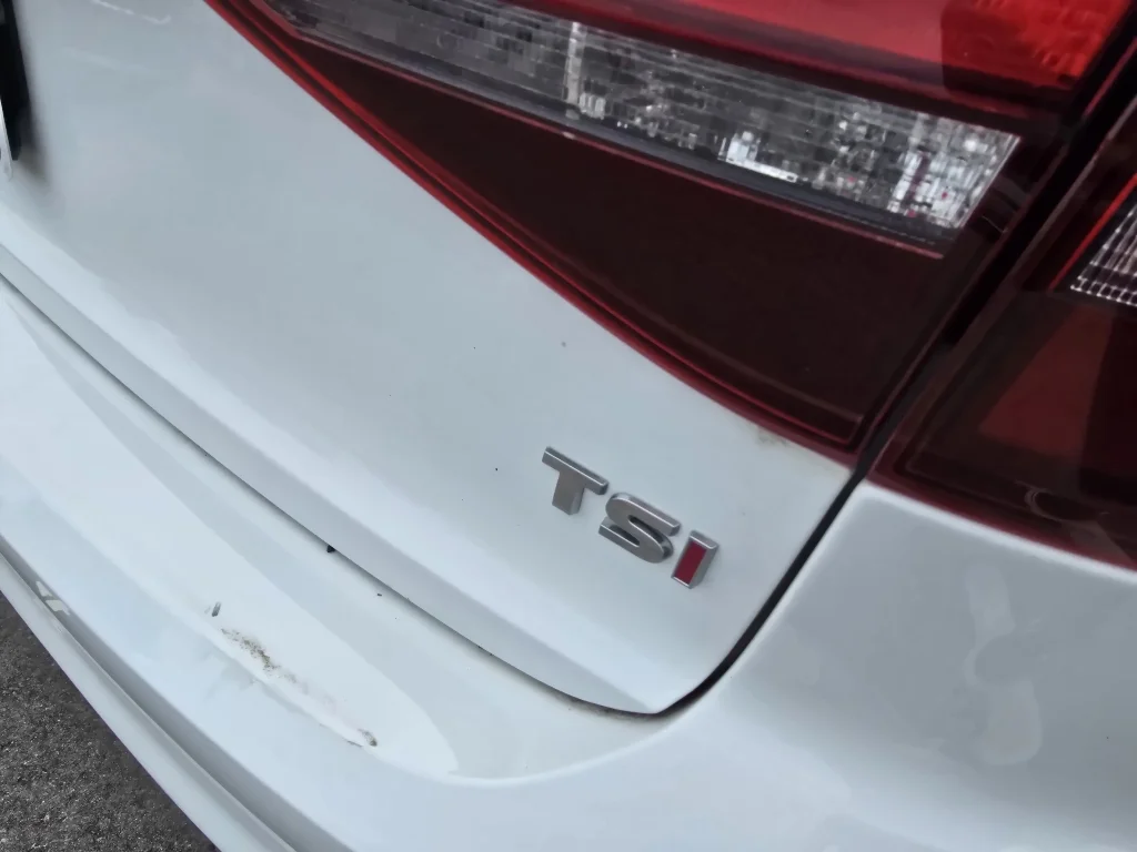 Used 2018 Pure White Volkswagen 1.4T SE image 11