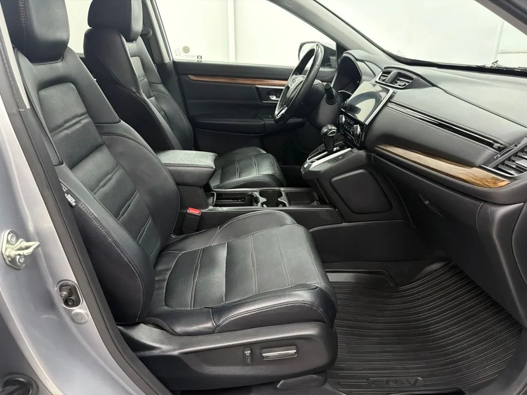 Used 2018 Silver Honda EX-L image 30