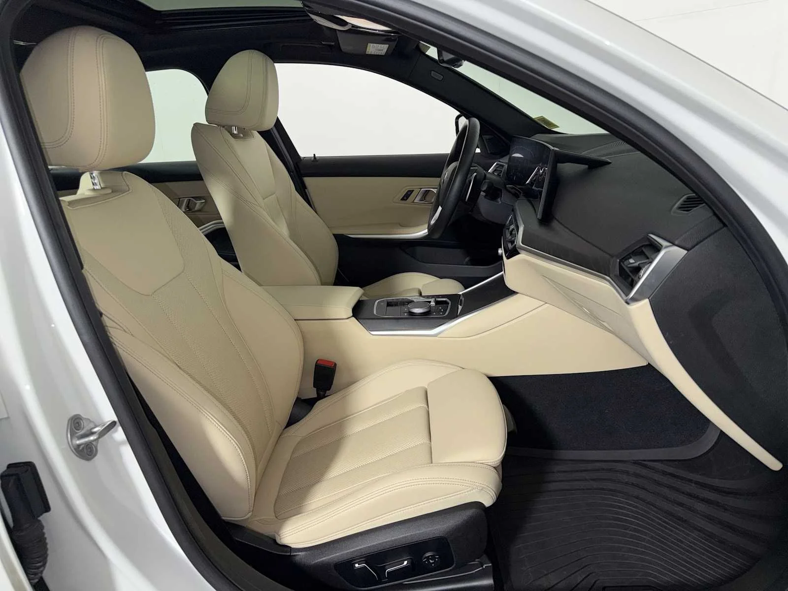 2024 BMW 3 Series 330i - Photo 24
