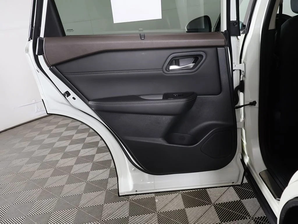 Used 2023 White Nissan SL image 25