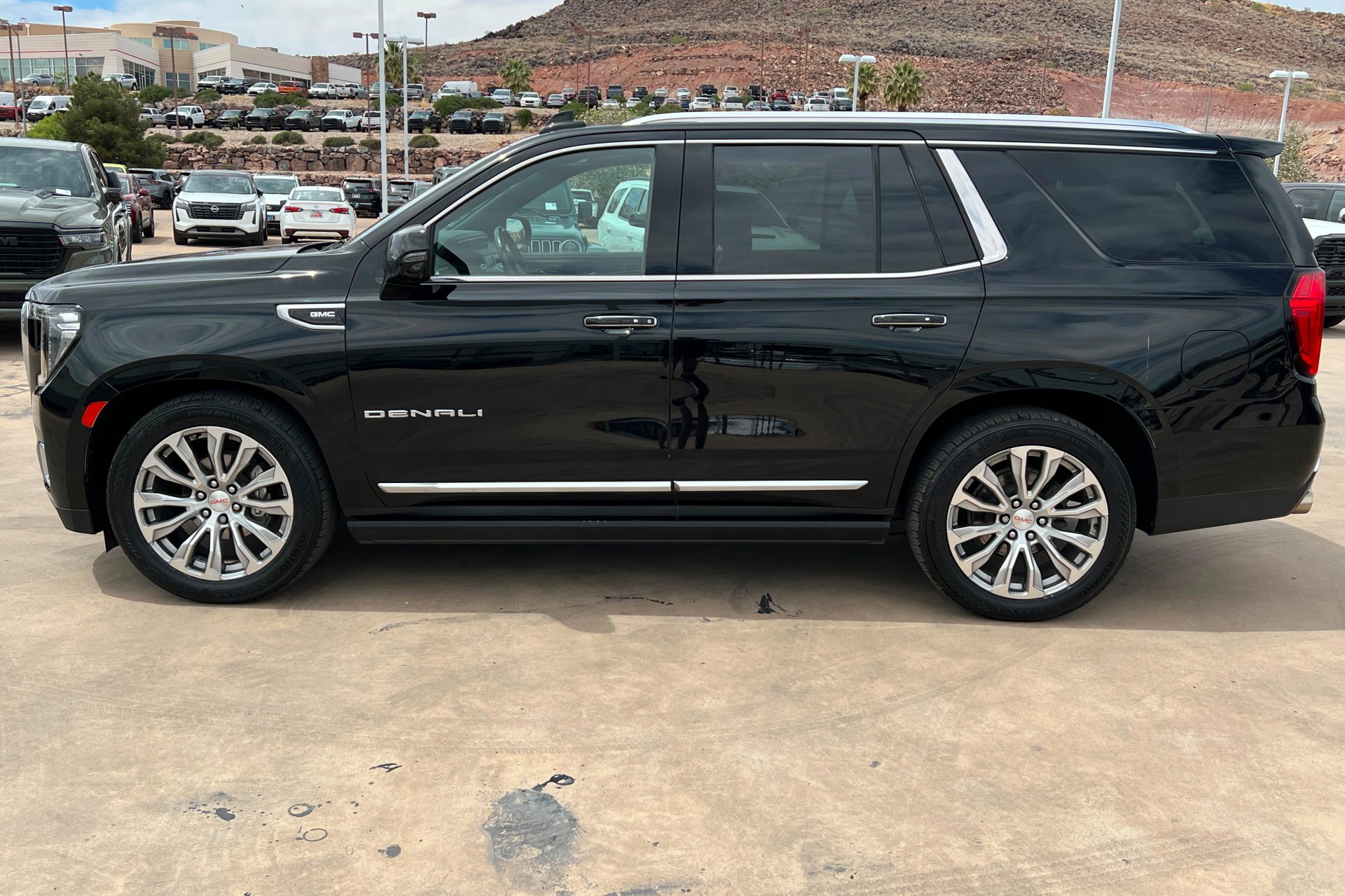 Used 2022 Onyx Black GMC Denali image 2