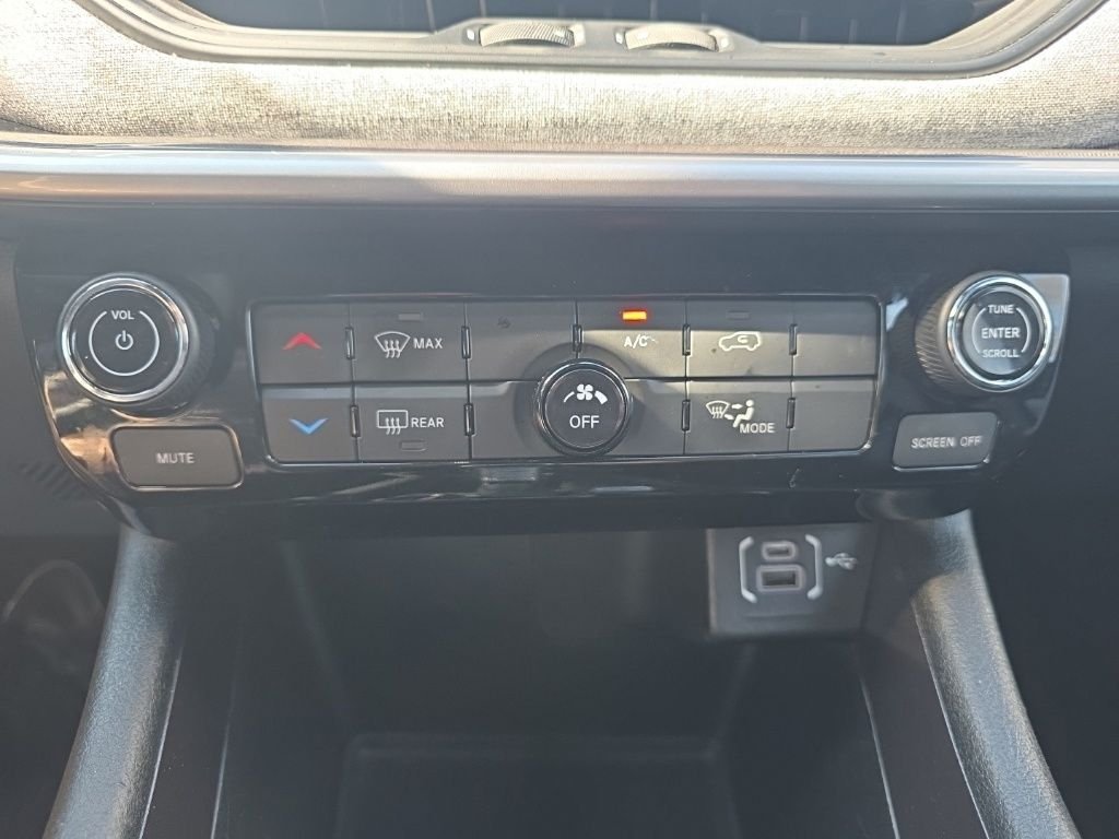 Used 2025 Black Jeep Latitude image 25
