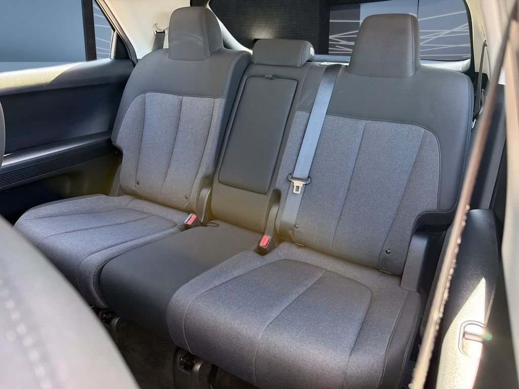 Used 2023 Green Hyundai SE image 24