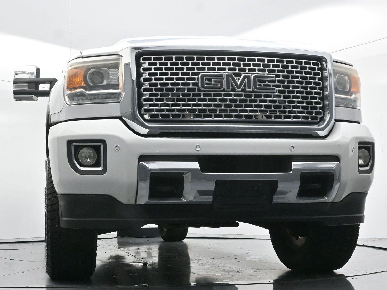 Used 2015 Summit White GMC Denali image 42
