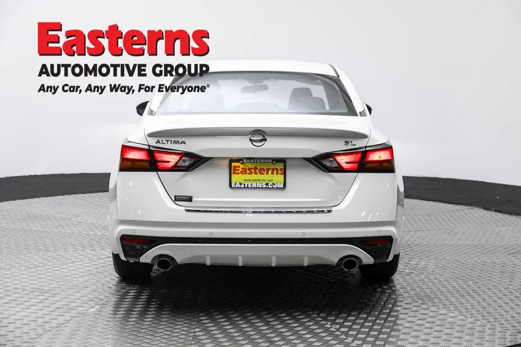 Used 2022 White Nissan 2.5 SL image 6