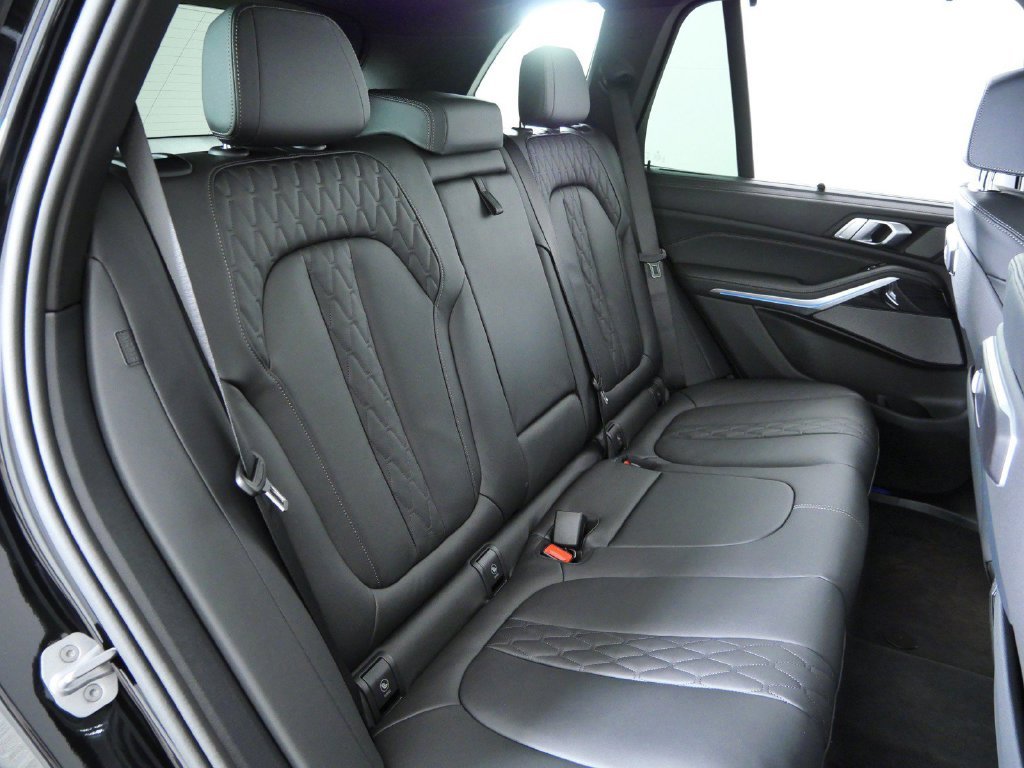 New 2026 Black Sapphire Metallic BMW xDrive50e image 23