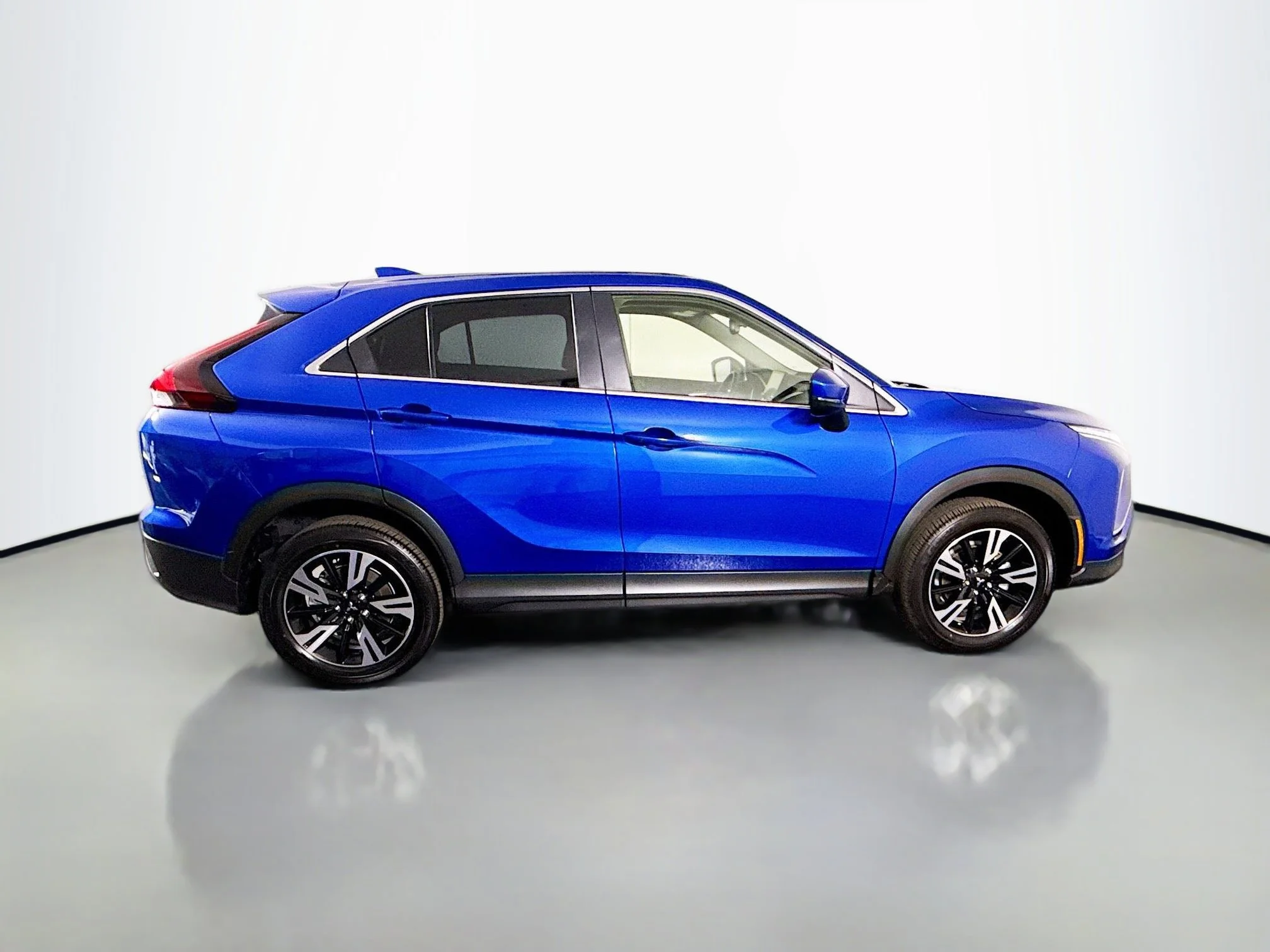Used 2026 Lightning Blue Metallic Mitsubishi Black Edition image 8