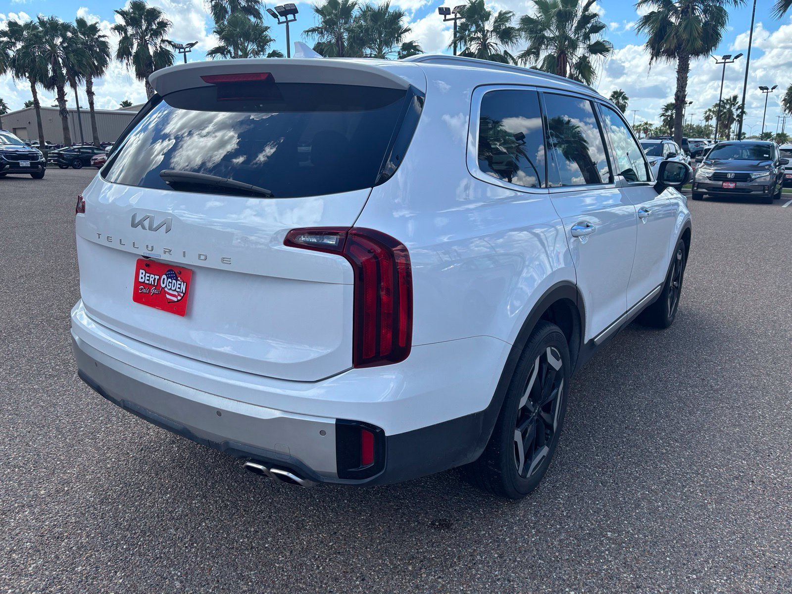 Used 2024 White Kia S image 6