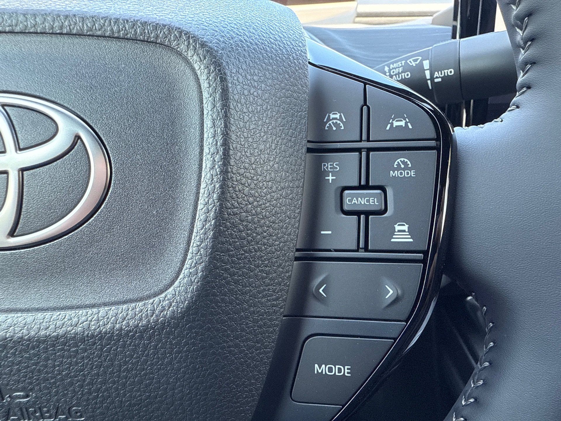 New 2026 Wind Chill Pearl <sup>1</sup> Toyota  SE image 29
