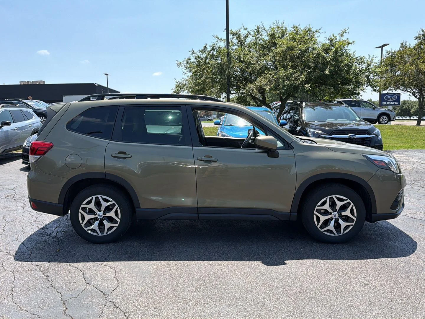 Used 2023 Autumn Green Metallic Subaru Premium image 7