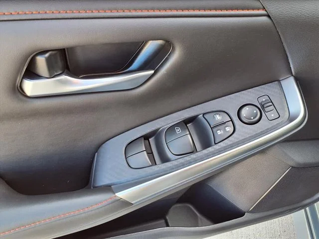 New 2025 Two-tone Atlantic Gray Metallic / Super Black Nissan SR image 13