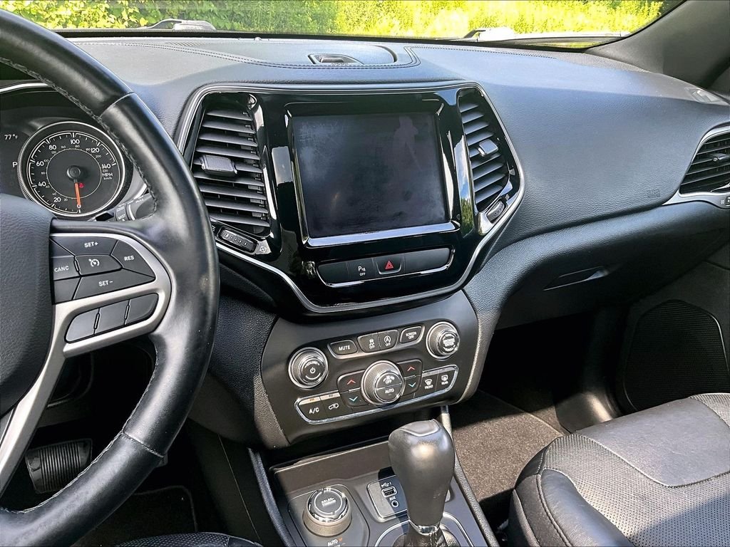 Used 2020 Gray Jeep Limited image 18