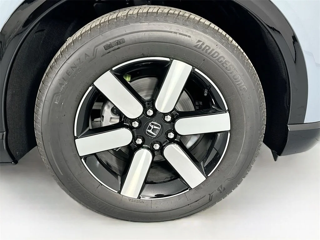 New 2026 Sonic Gray Pearl Honda Touring image 23