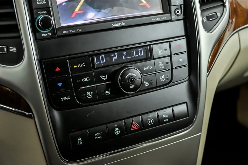 Used 2011 White Gold Clear Coat Jeep Limited image 28