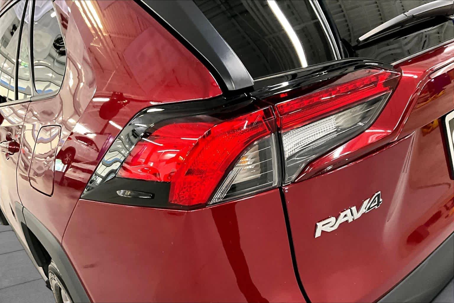 Used 2025 Ruby Flare Pearl Toyota XLE image 29