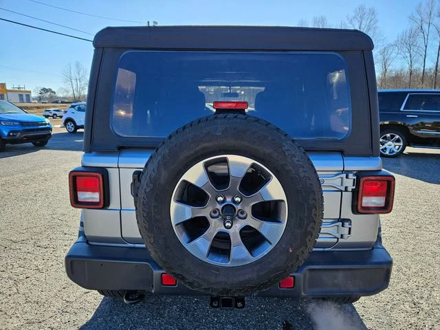 Used 2020 Silver Jeep Unlimited Sahara image 7