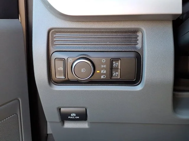 Used 2025 White Ford XL image 20