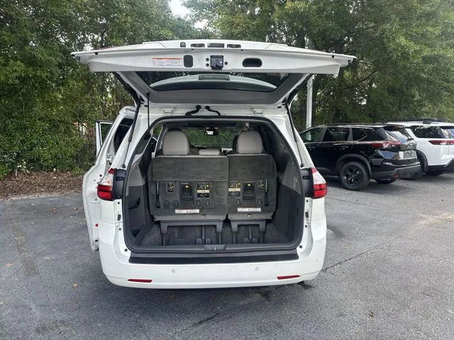 Used 2018 White Toyota XLE image 13