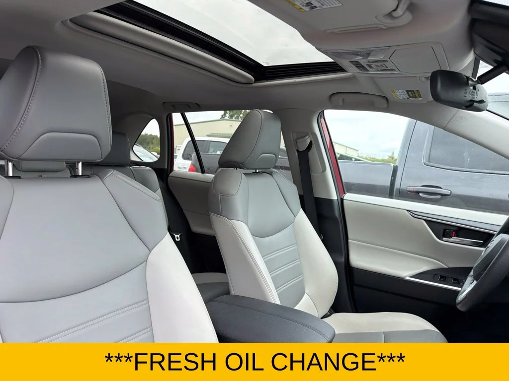 Used 2022 Pearl Toyota XLE Premium image 3