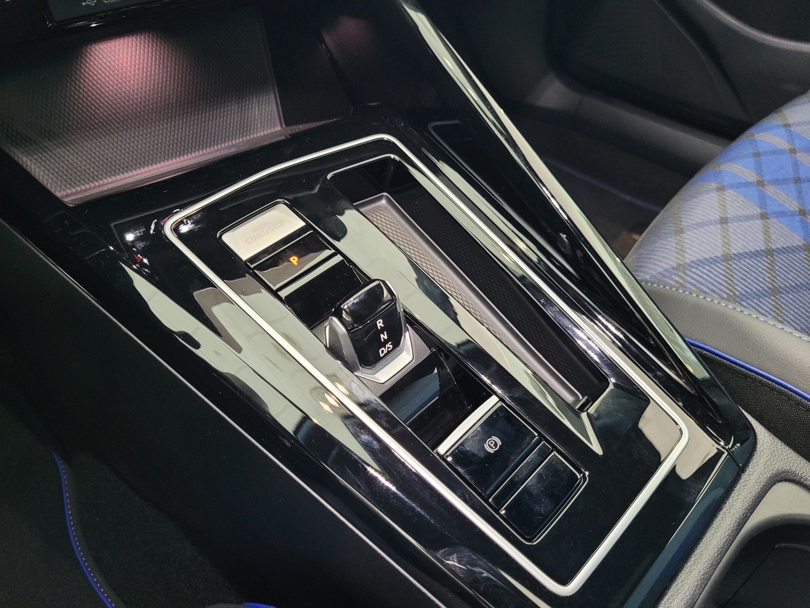 2025 Volkswagen Golf R R - Photo 11