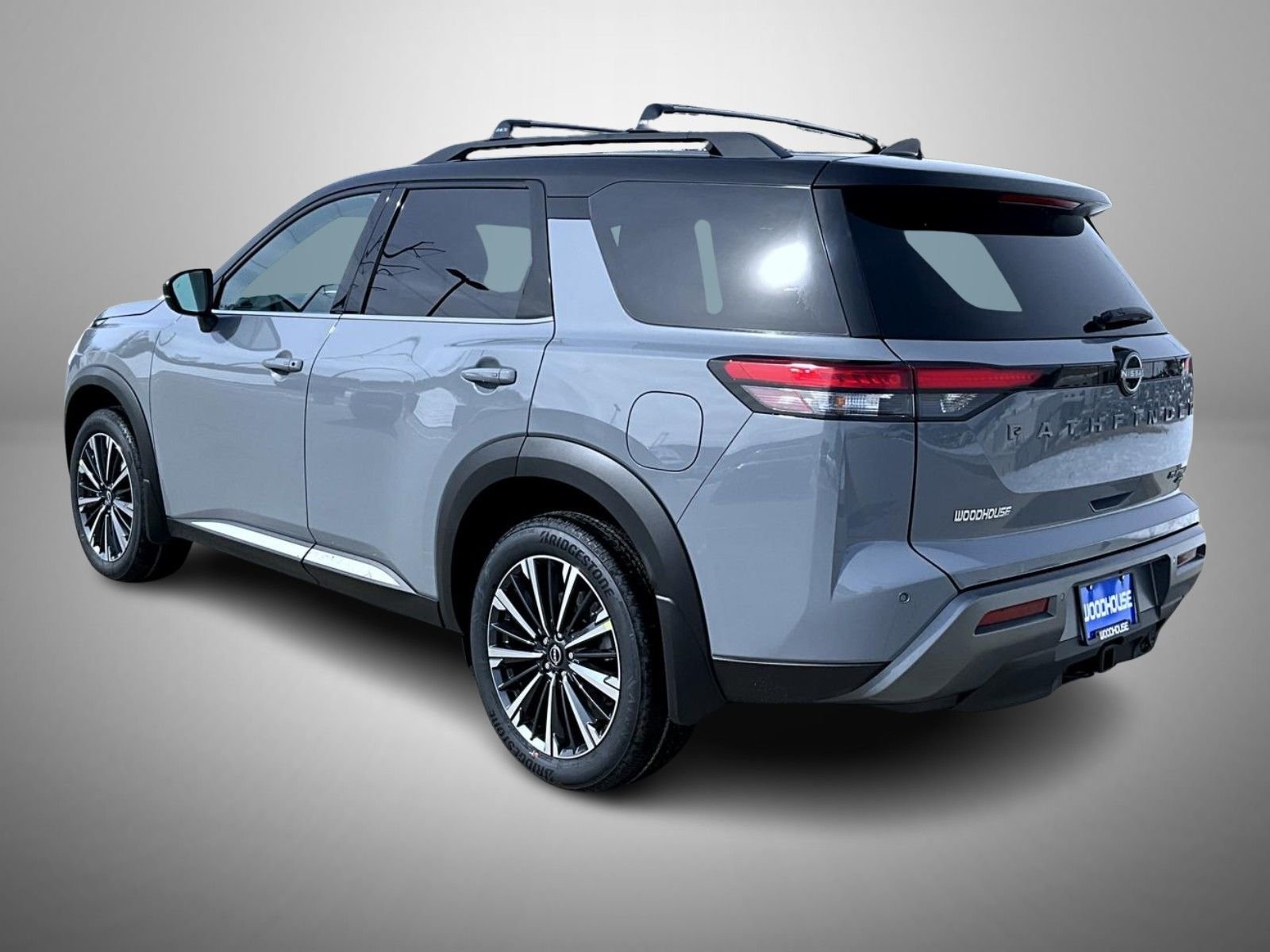 New 2026 Boulder Gray Pearl / Super Black Two-tone Nissan Platinum image 7