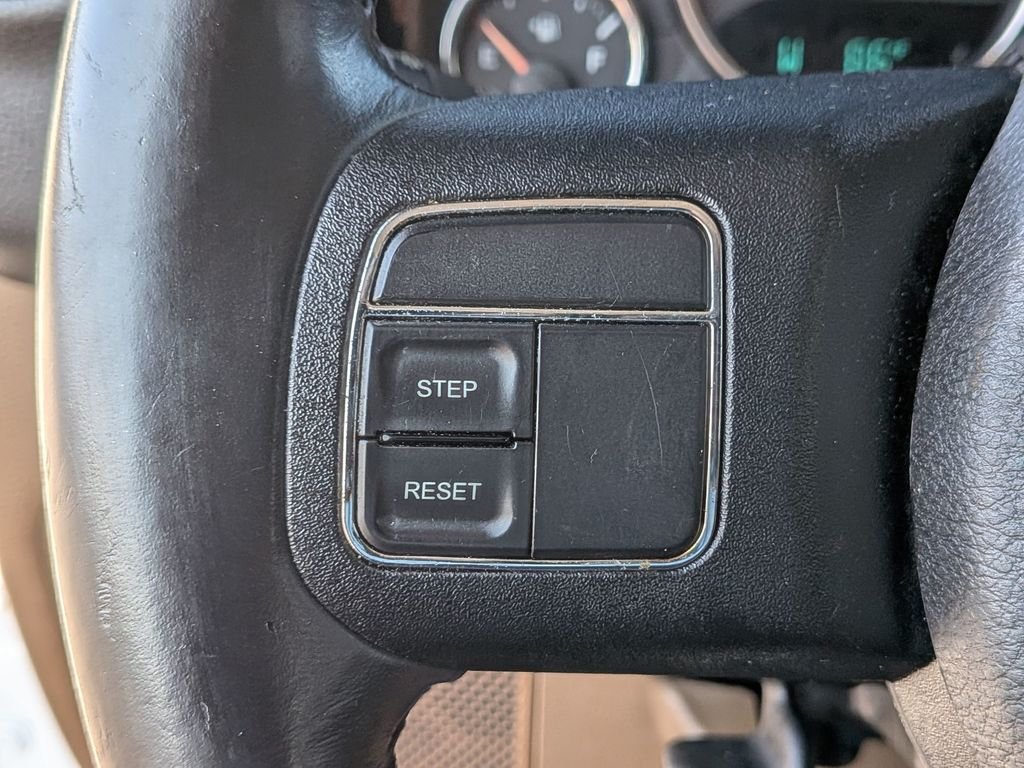 Used 2014 White Jeep Unlimited Sahara image 18