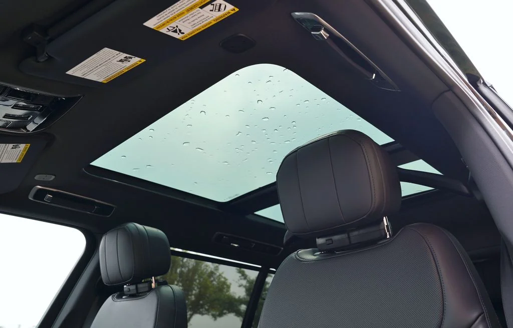 New 2026 Santorini Black Land Rover SE image 13