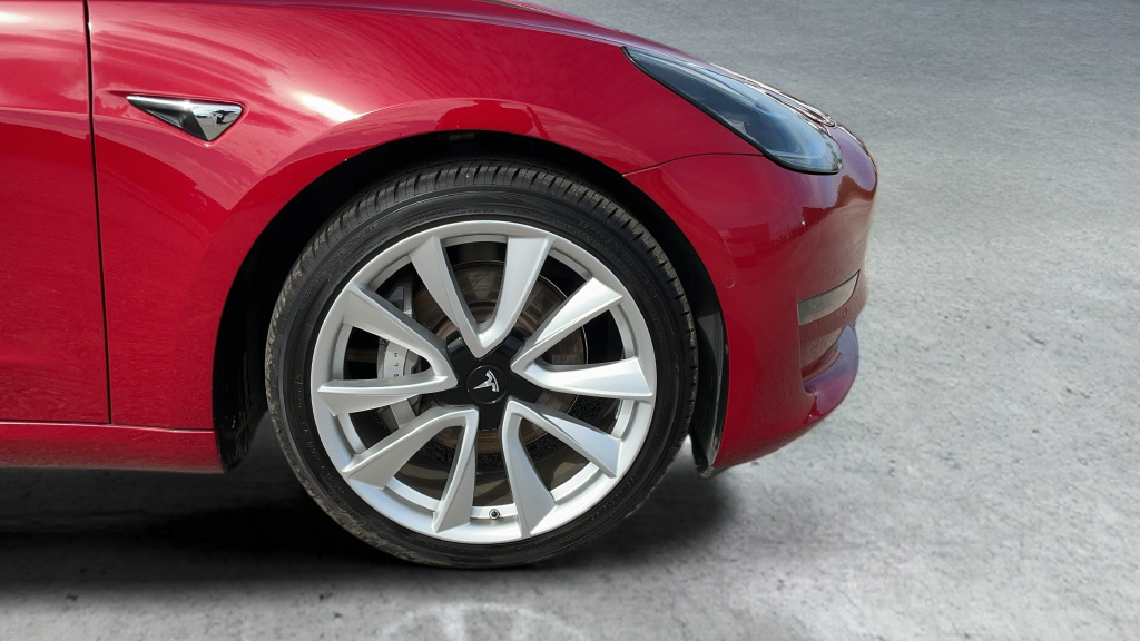 Used 2018  Tesla Long Range image 22