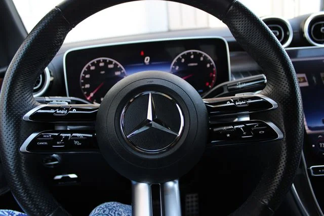 Used 2023  Mercedes-Benz GLC 300 image 11