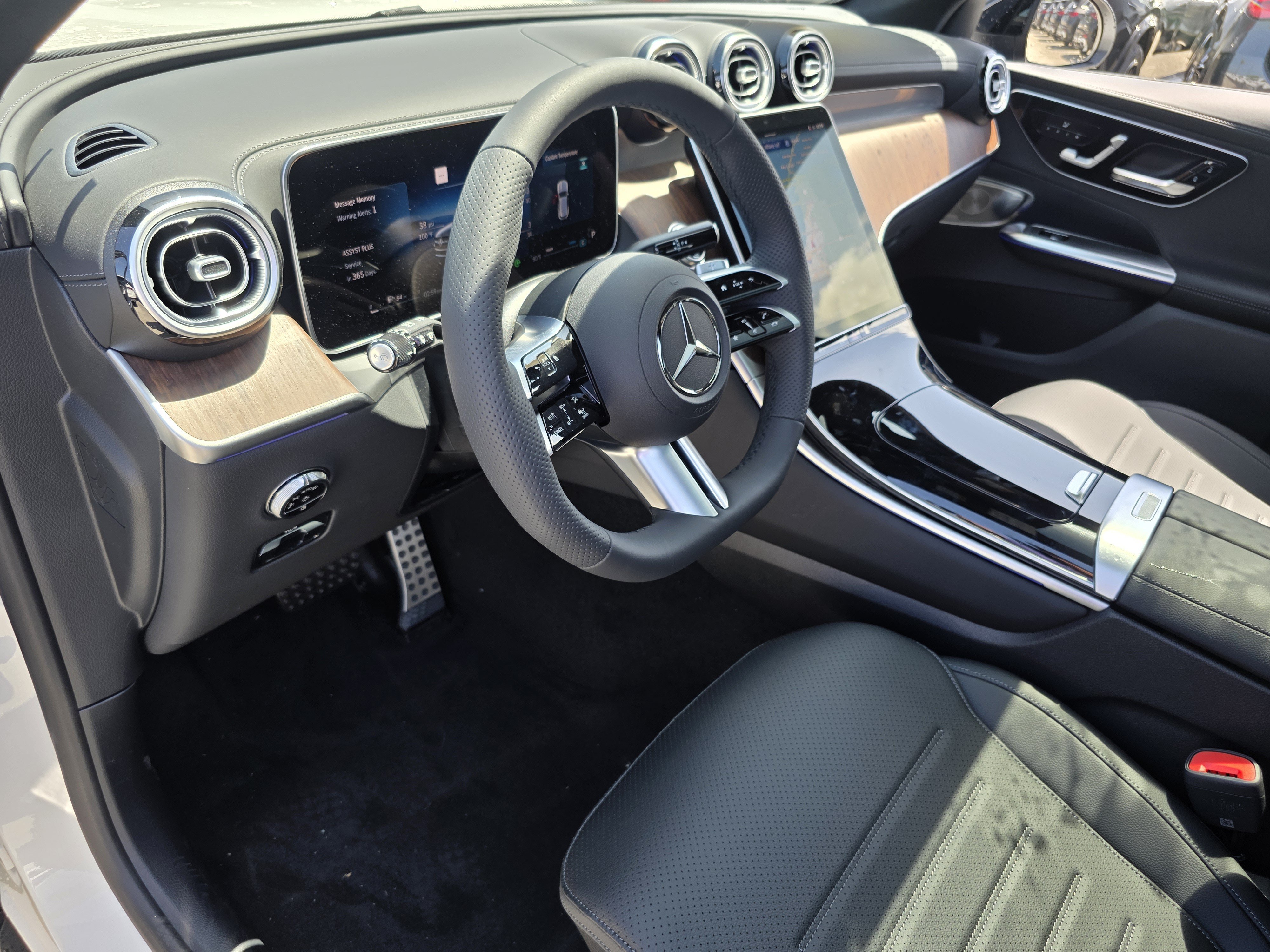 New 2026 Polar White Mercedes-Benz GLC 300 image 44