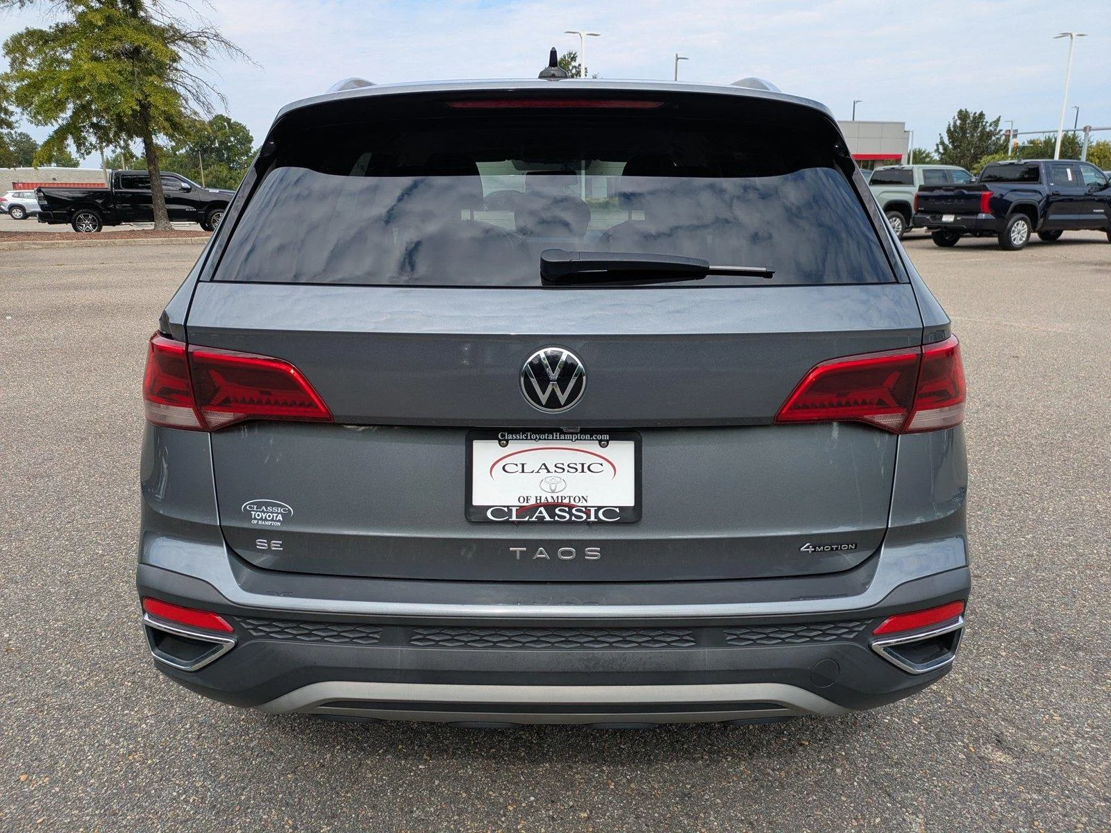 Used 2022 Platinum Gray Metallic Volkswagen SE image 5