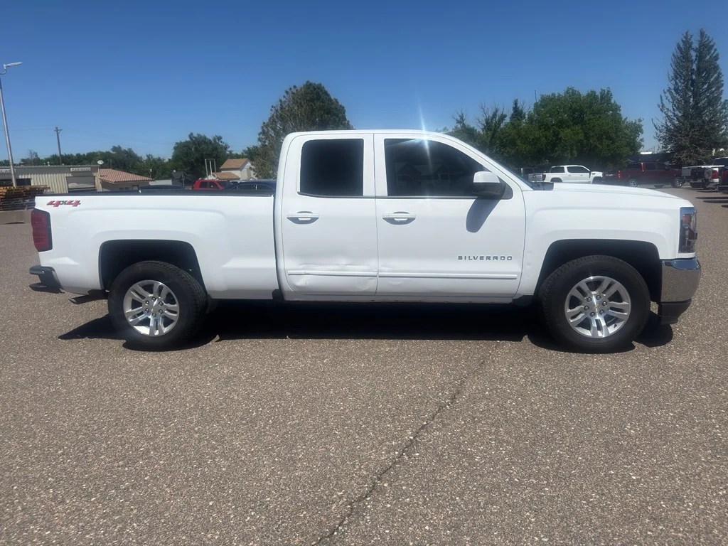 Used 2018 SUMMIT WHITE Chevrolet LT image 5