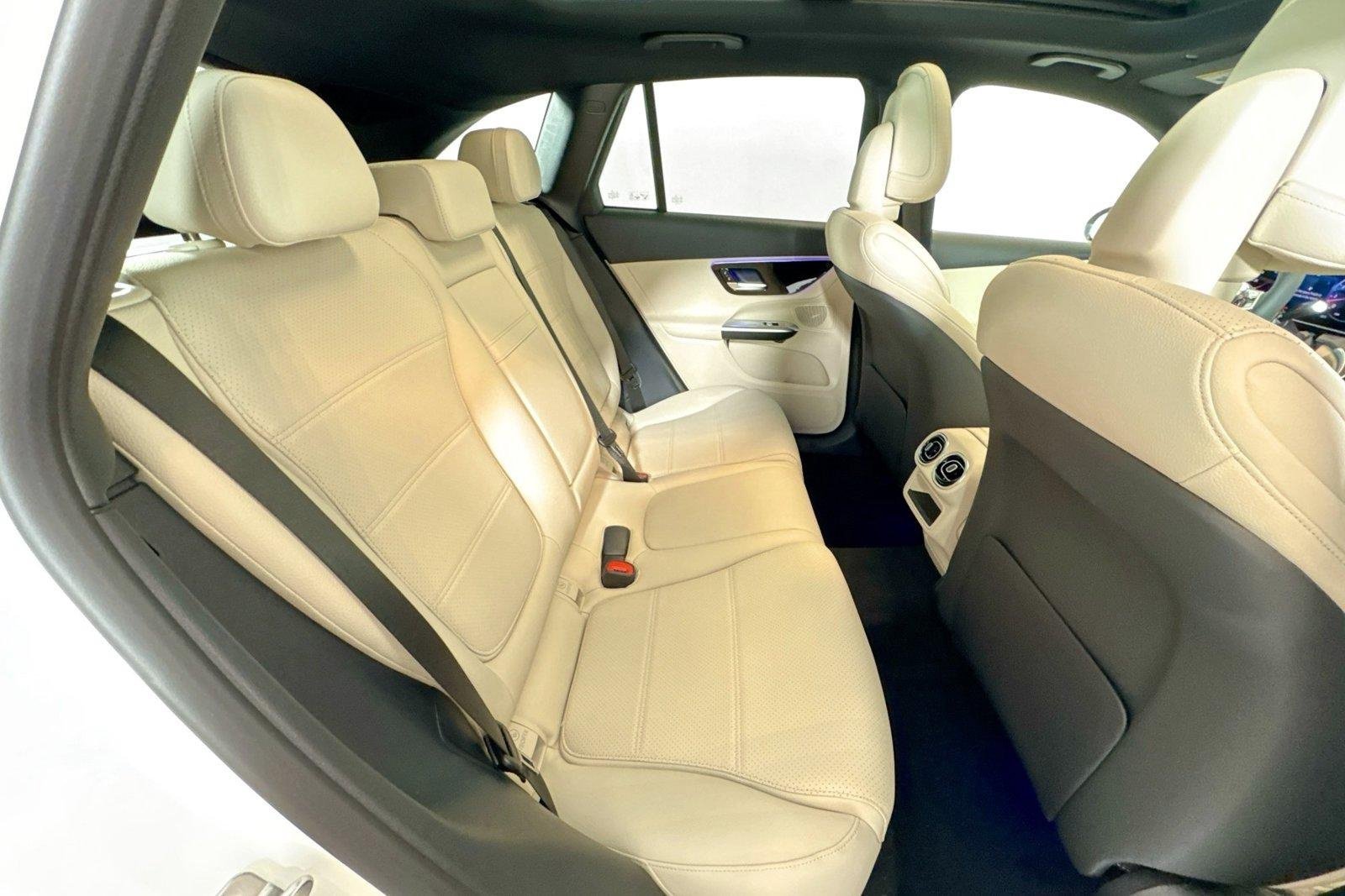 New 2026 Polar White Mercedes-Benz GLC 300 image 25